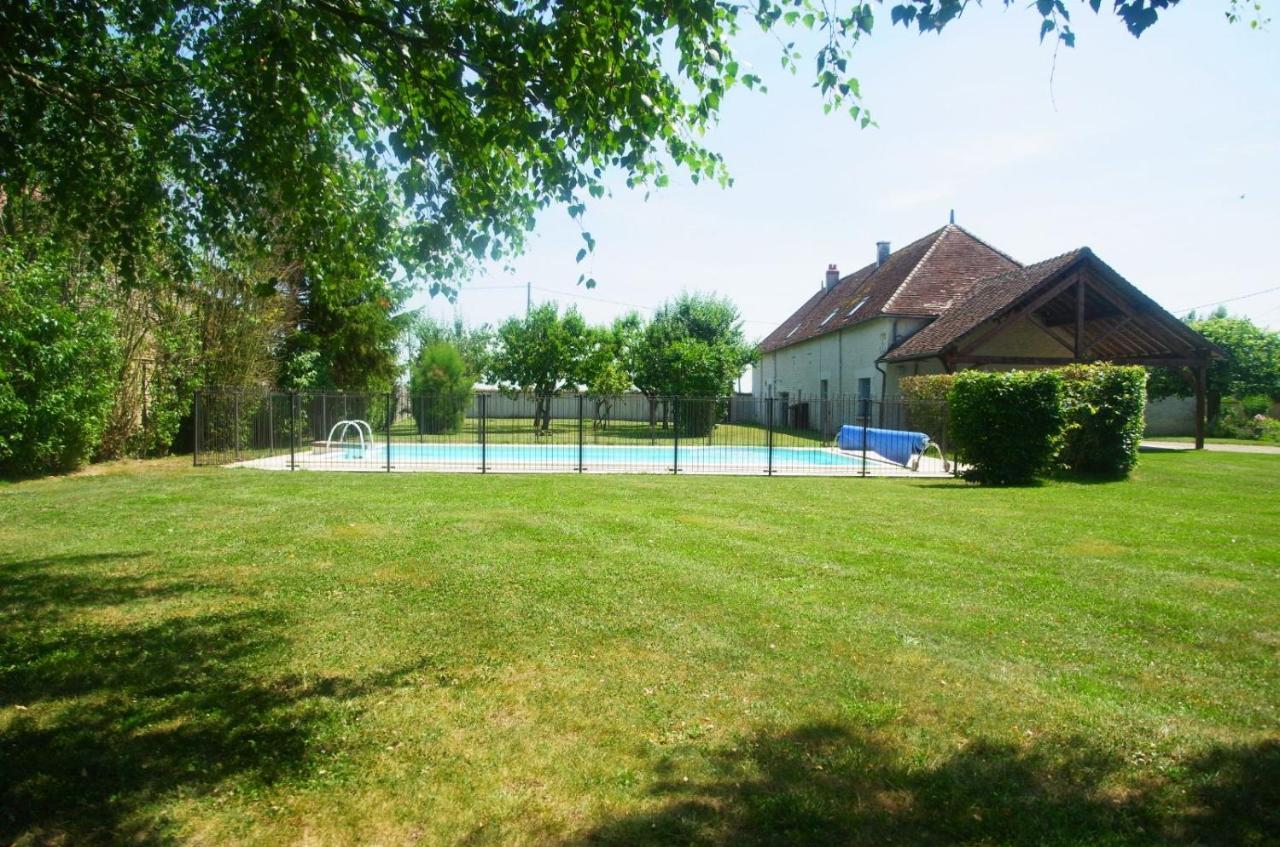 Gite Et Chambres D'Hotes Le Chene Billault Pouant Exteriör bild
