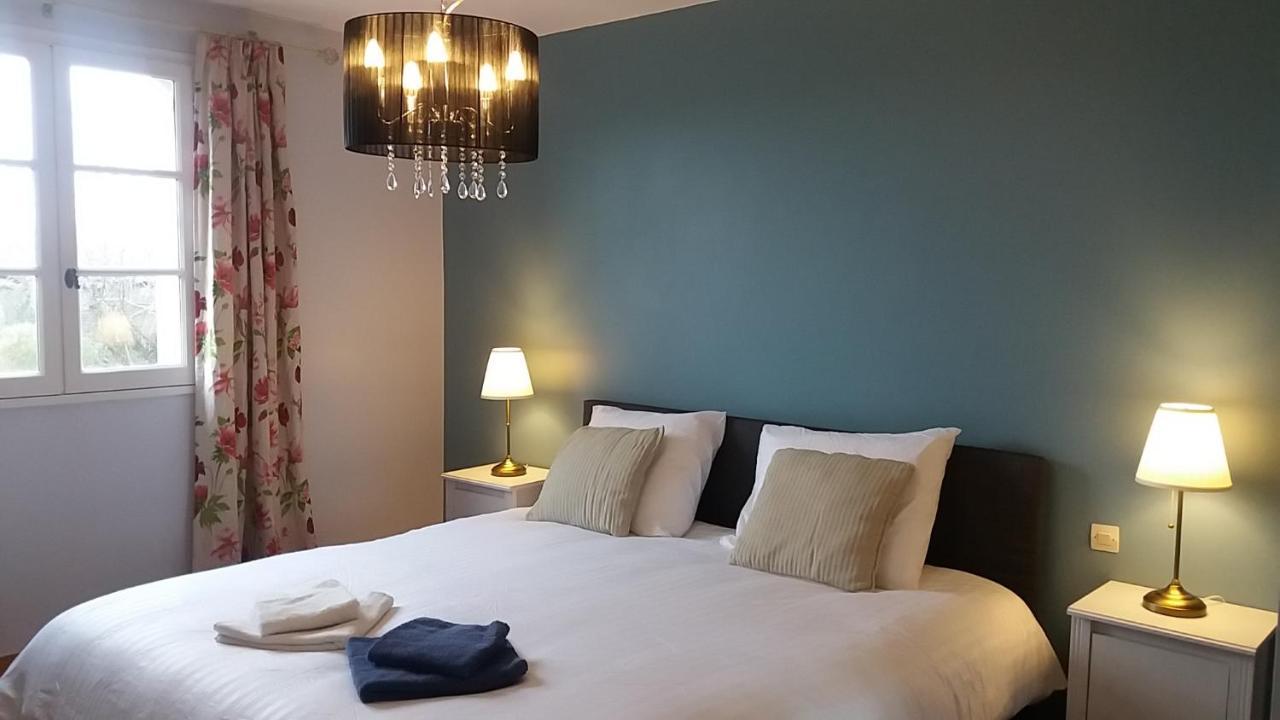 Gite Et Chambres D'Hotes Le Chene Billault Pouant Exteriör bild