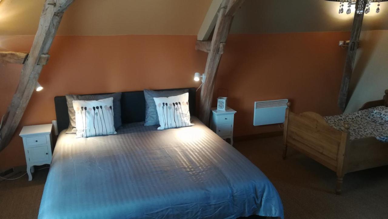 Gite Et Chambres D'Hotes Le Chene Billault Pouant Exteriör bild