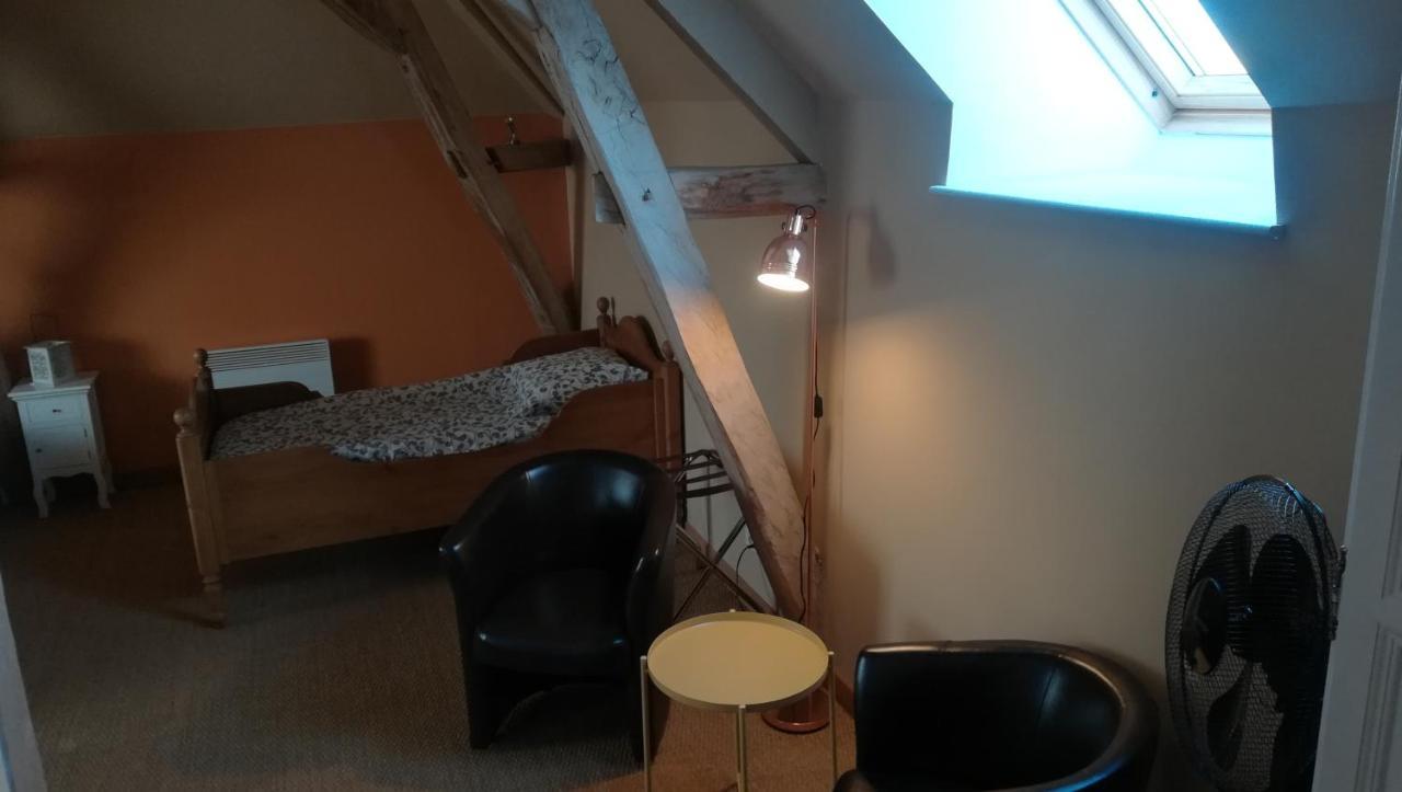 Gite Et Chambres D'Hotes Le Chene Billault Pouant Exteriör bild