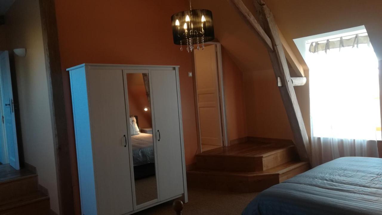 Gite Et Chambres D'Hotes Le Chene Billault Pouant Exteriör bild