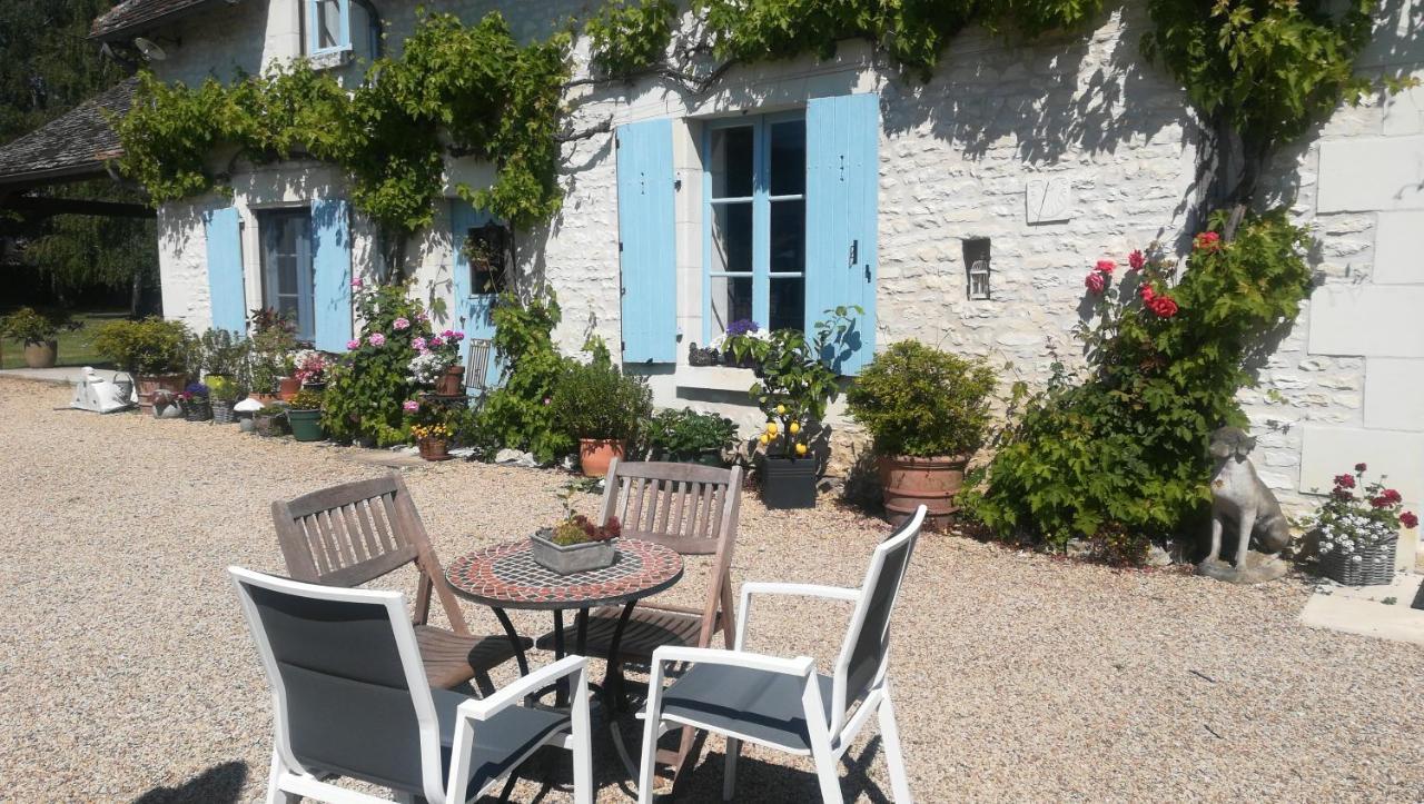 Gite Et Chambres D'Hotes Le Chene Billault Pouant Exteriör bild