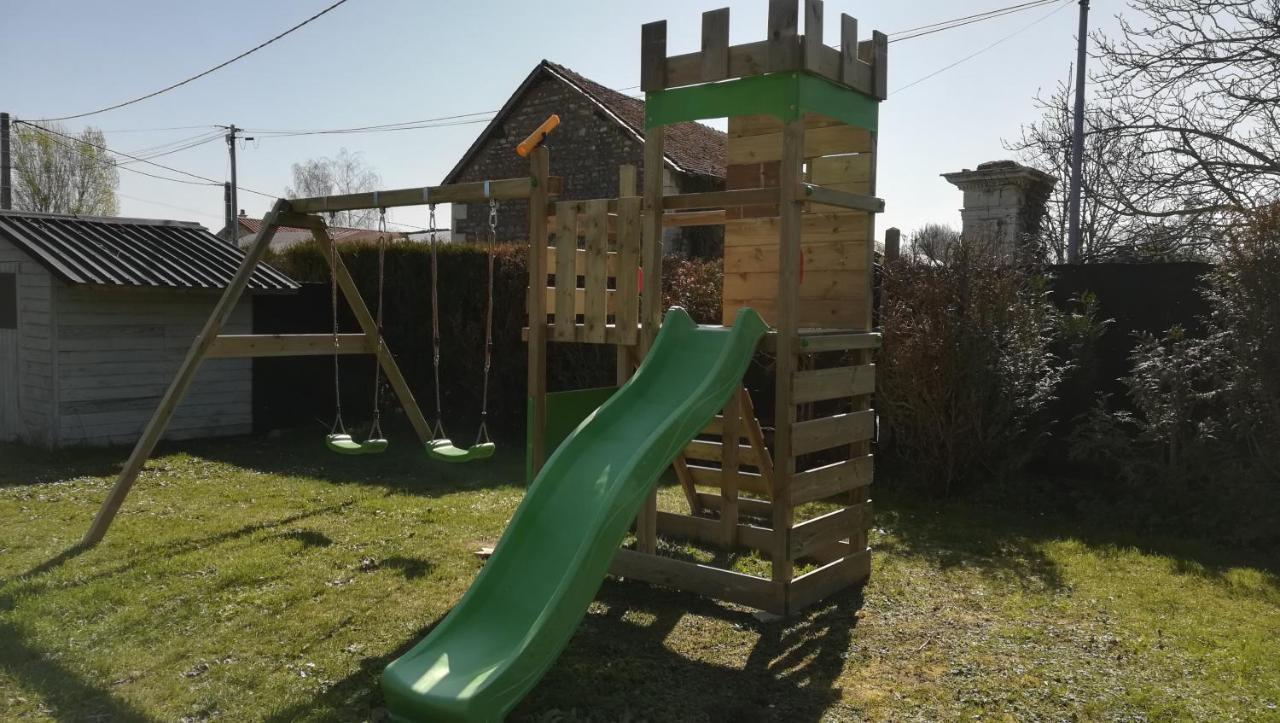 Gite Et Chambres D'Hotes Le Chene Billault Pouant Exteriör bild