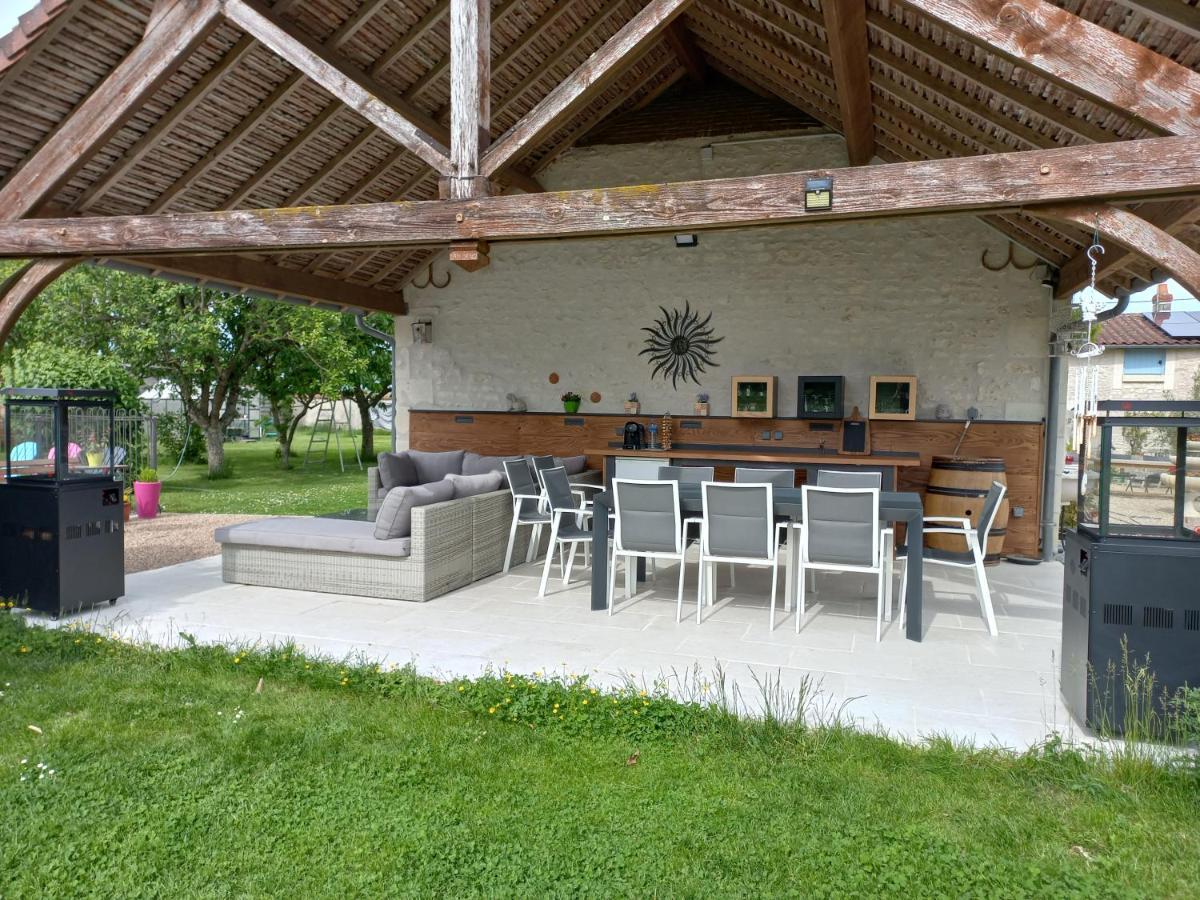Gite Et Chambres D'Hotes Le Chene Billault Pouant Exteriör bild
