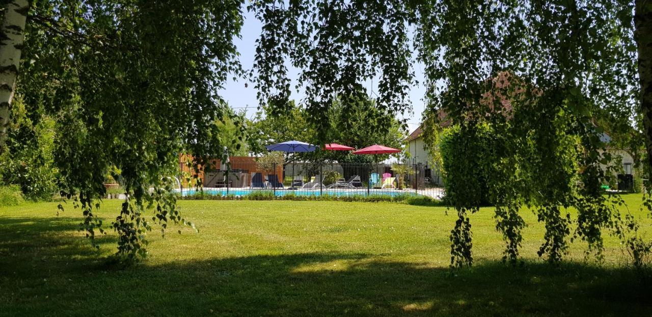 Gite Et Chambres D'Hotes Le Chene Billault Pouant Exteriör bild