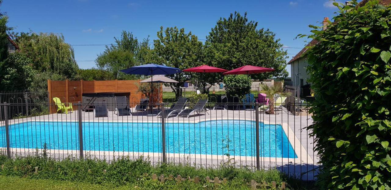 Gite Et Chambres D'Hotes Le Chene Billault Pouant Exteriör bild