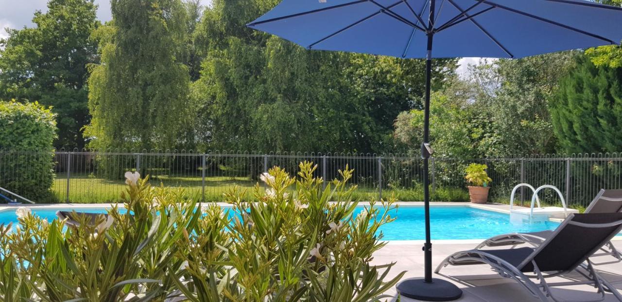 Gite Et Chambres D'Hotes Le Chene Billault Pouant Exteriör bild