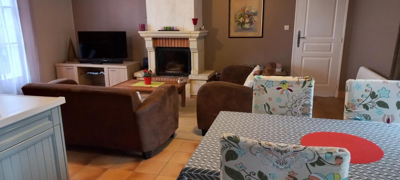 Gite Et Chambres D'Hotes Le Chene Billault Pouant Exteriör bild