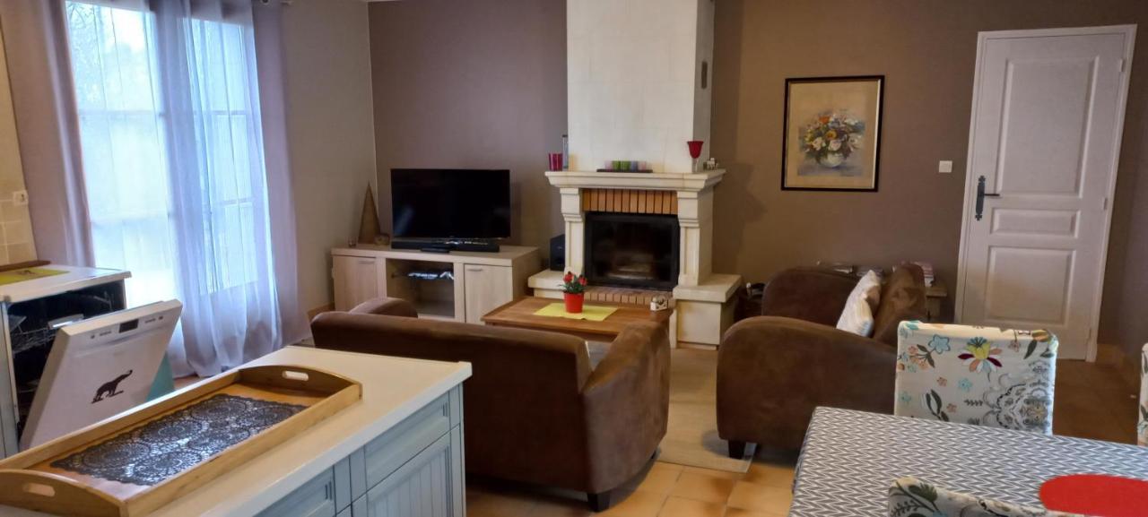 Gite Et Chambres D'Hotes Le Chene Billault Pouant Exteriör bild