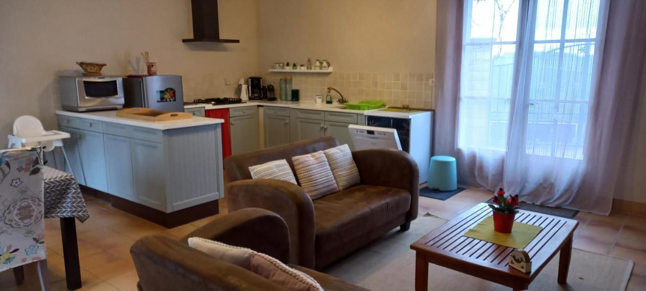 Gite Et Chambres D'Hotes Le Chene Billault Pouant Exteriör bild